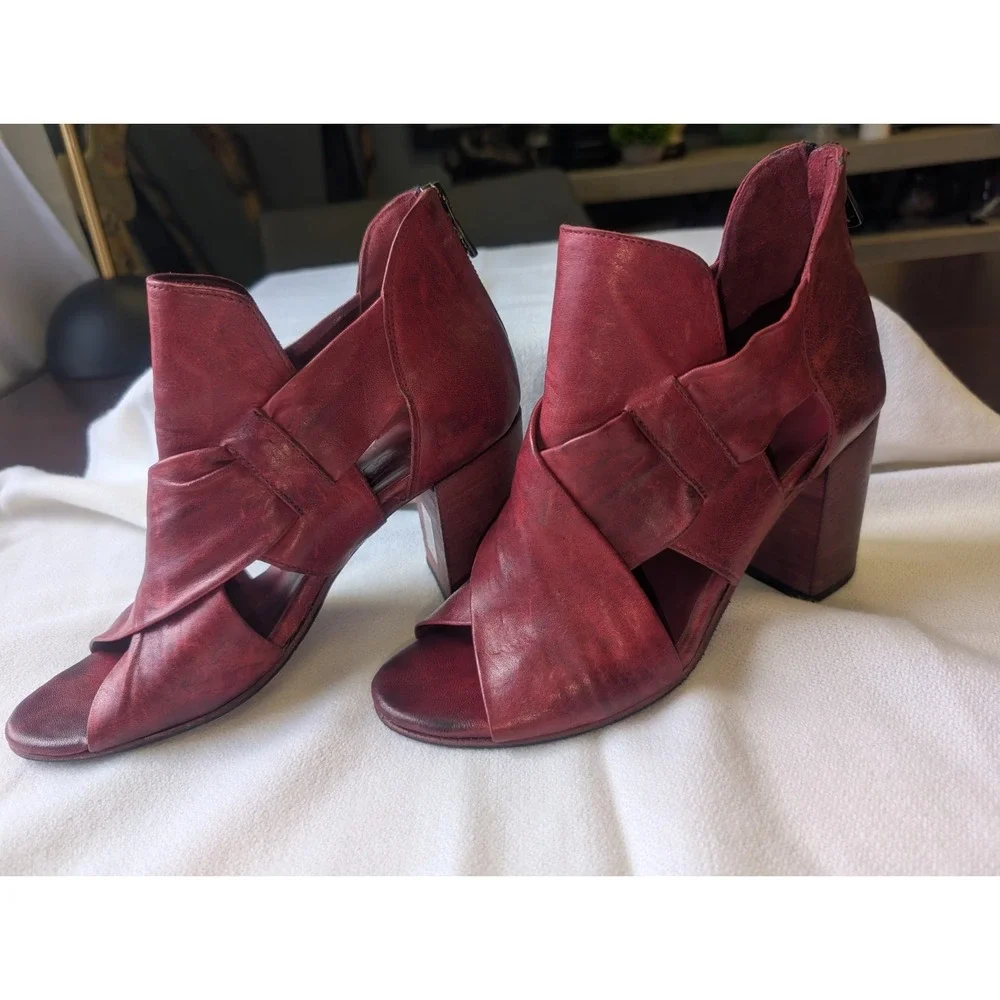 New! Benheart 40/9.5-10 Glove leather Red Heel Zip Open Toe Sandals